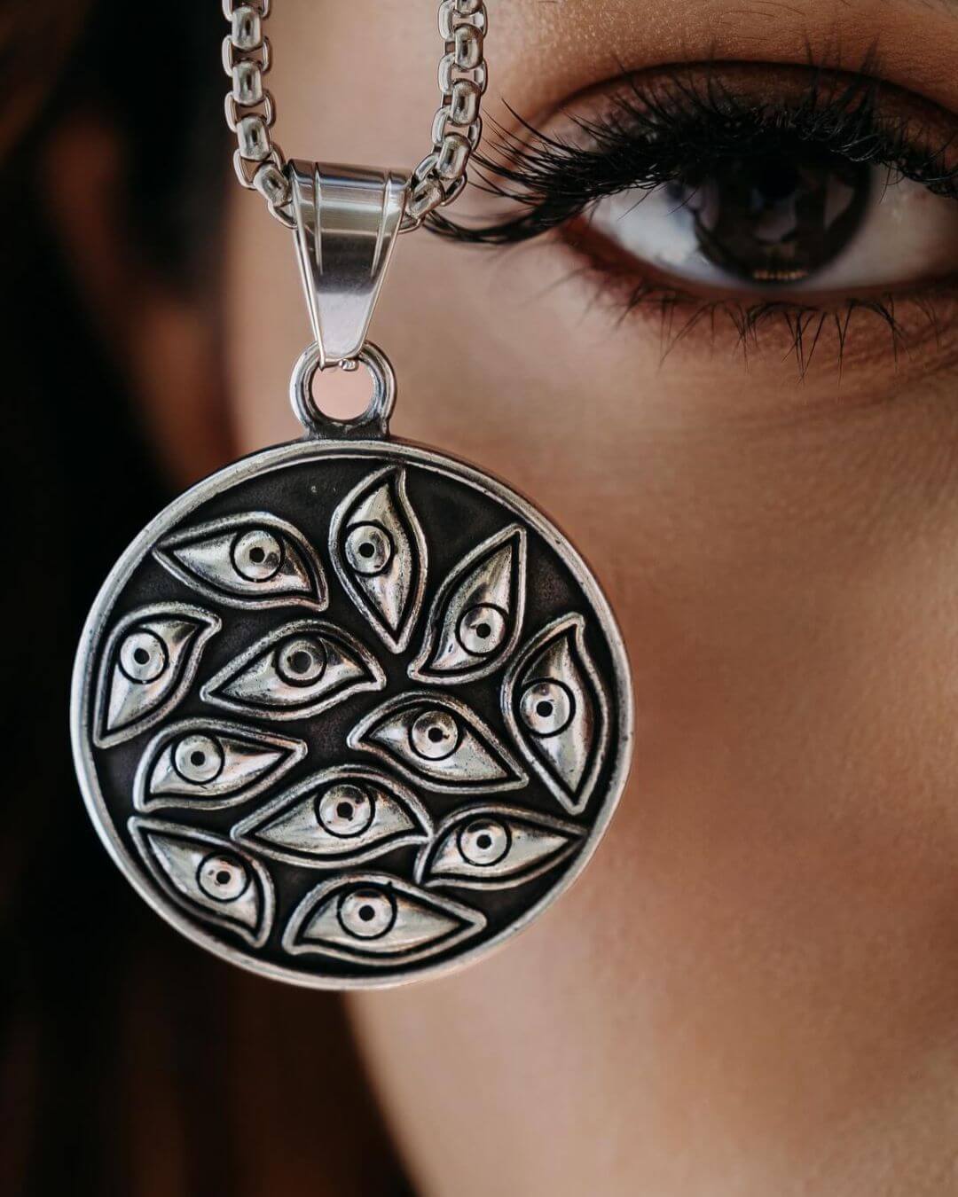 "EYES PENDANT"